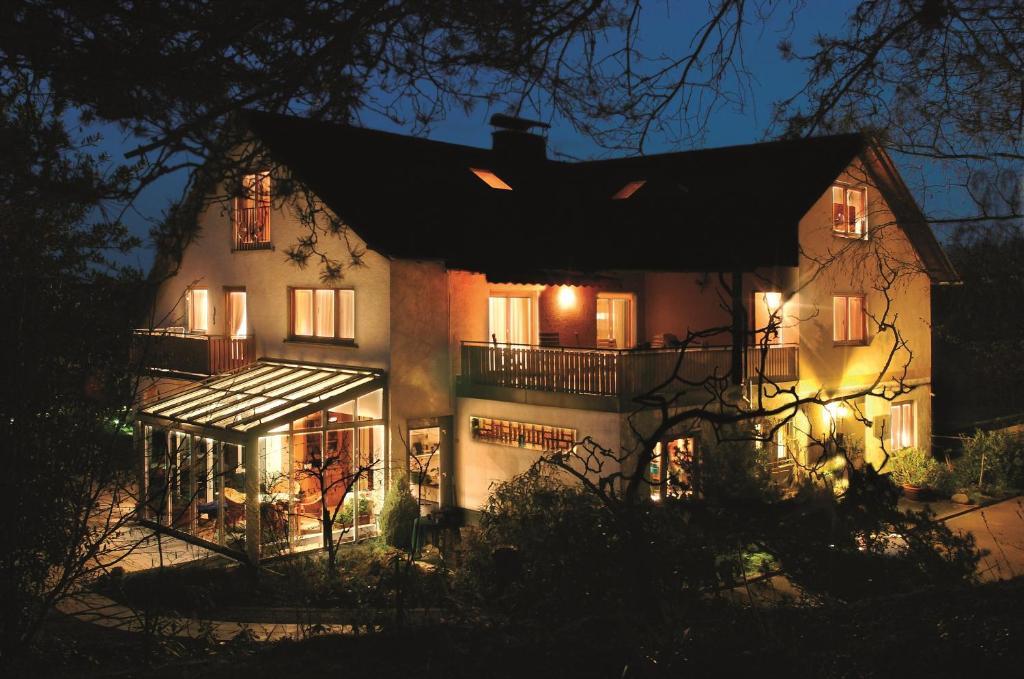 Gaestehaus-Weingut Loersch ไลเวน ภายนอก รูปภาพ