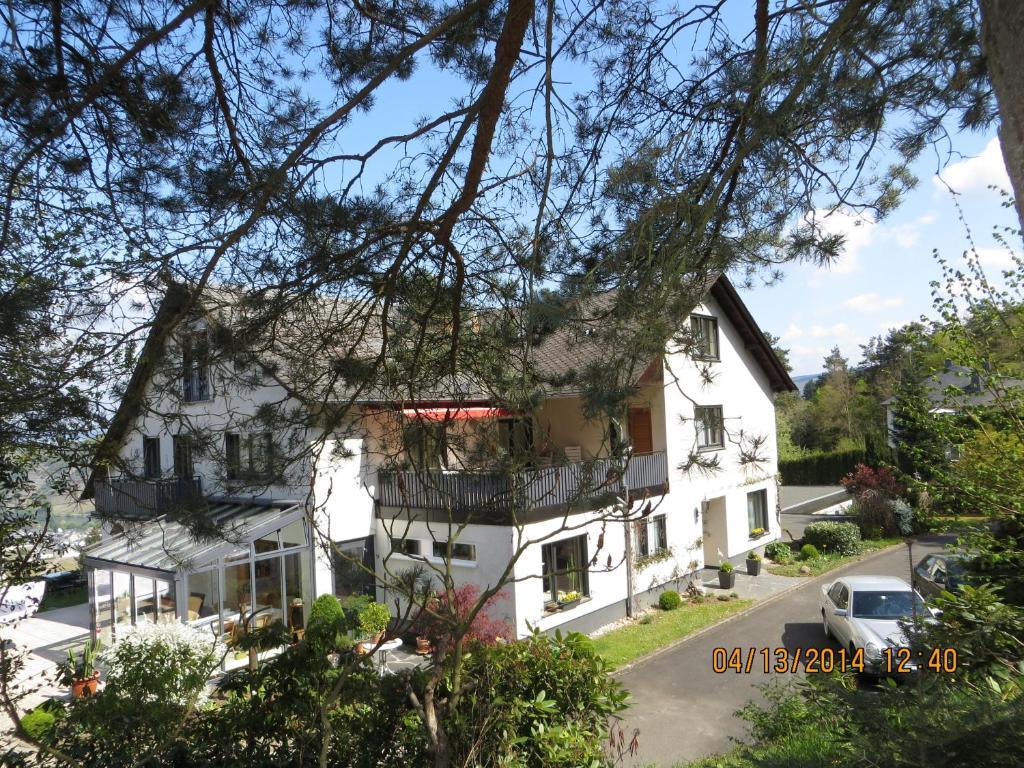 Gaestehaus-Weingut Loersch ไลเวน ภายนอก รูปภาพ